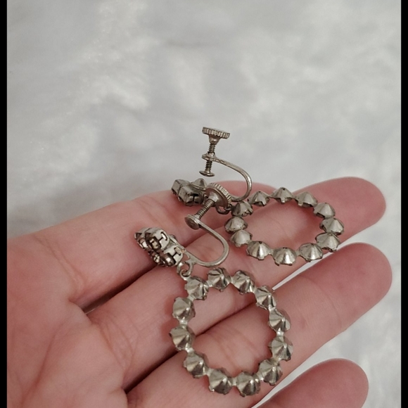 Vintage silver tone clear rhinestones screwbacks dangle earrings Circle Design - Picture 4 of 5